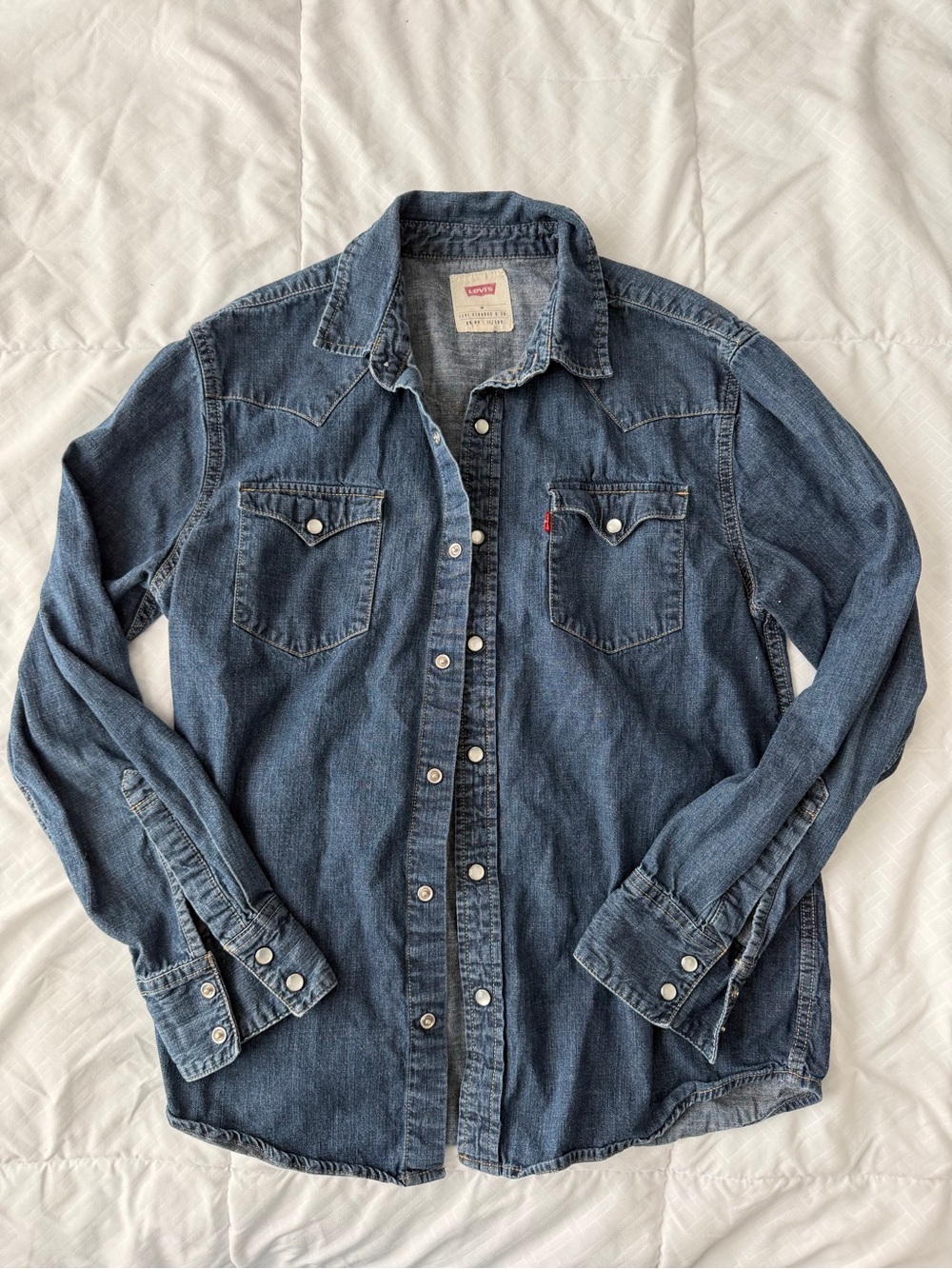 Levi's Western Pearl Snap Button Down Denim Shirt Women’s M Relaxed Medium Wash